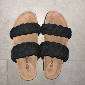 Tofflor  - Helt oanvända tofflor från Exani Jätte fina 