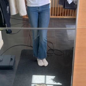 Blå jeans  - Är 180 och kan ha dom, väldigt stretchiga,   Säljer pga att dom inte kommer till användning 