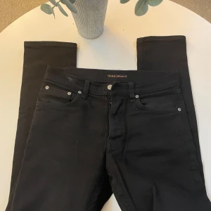 Nudie jeans - Stilrena nudie jeans i sjukt bra skick. Size 29/32. Hmu ifall ni har några funderingar!