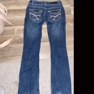 Selling my old favorite low waist vintage jeans, that i don’t use that much anymore.  