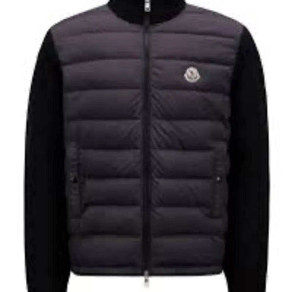 söker moncler cardigan utan luva. Jackor.