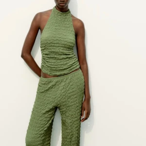 Halter neck topp - Super snygg halterneck topp från Zara! Endast använd vid ett tillfälle⭐️