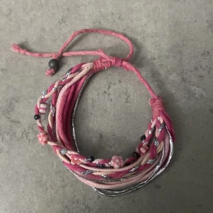 Rosa tyg armband  - Rosa armband. Pris kan som vanligt diskuteras. Lägg bara ett bud så svarar jag så snabbt som möjligt.💖