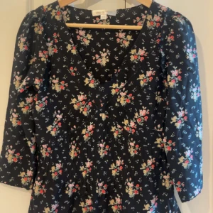 Topp TopShop - Blommig topp från Kate Moss kollektion Storlek 36 