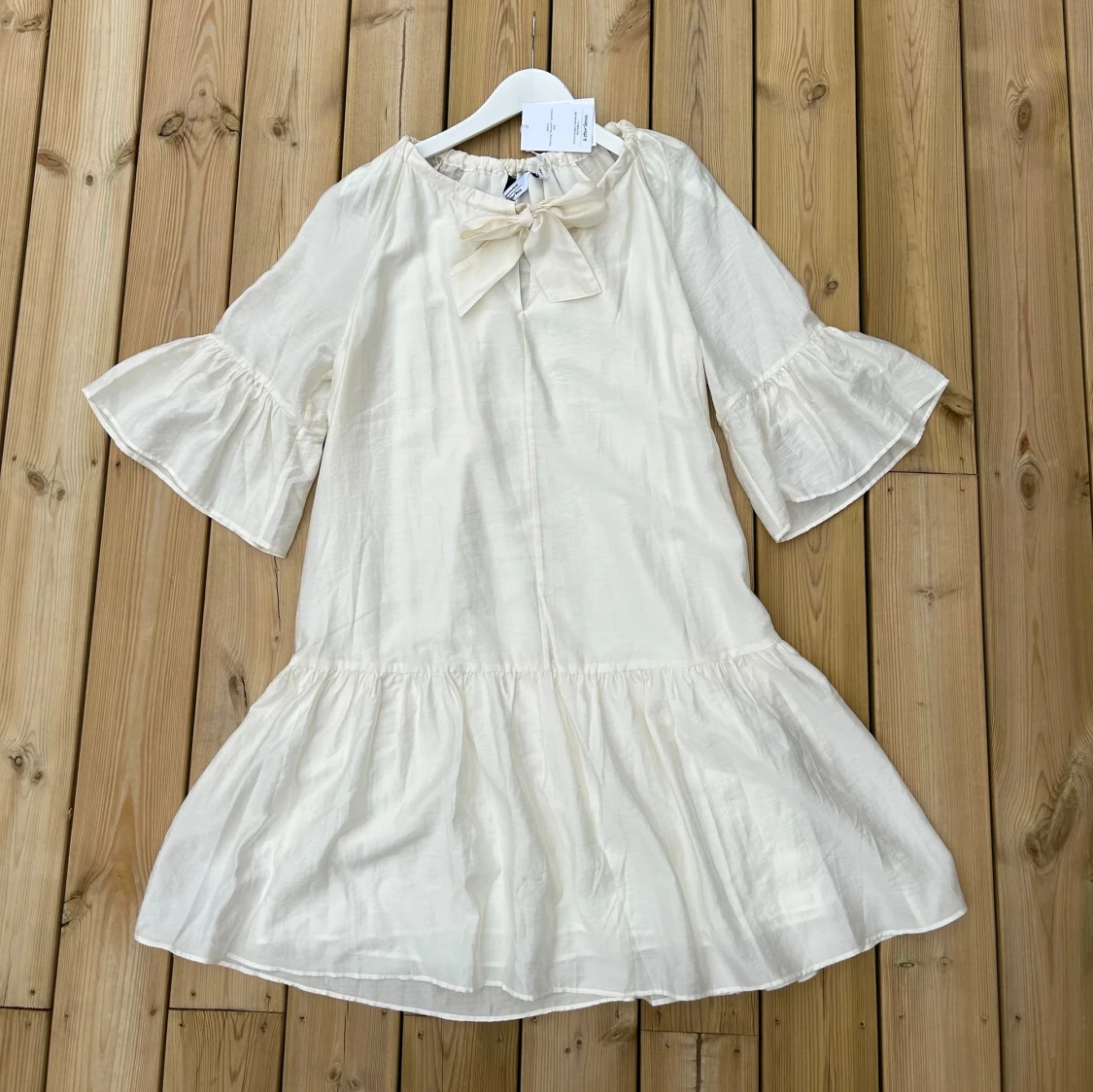 Crémevit klänning & Other Stories