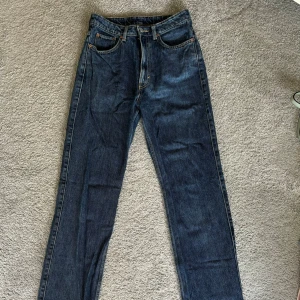 Jeans - Säljer detta par snygga och sköna jeans från weekday i modellen ”Row” då dem har blivit för små. Är i väldigt bra skick nästan som nya 