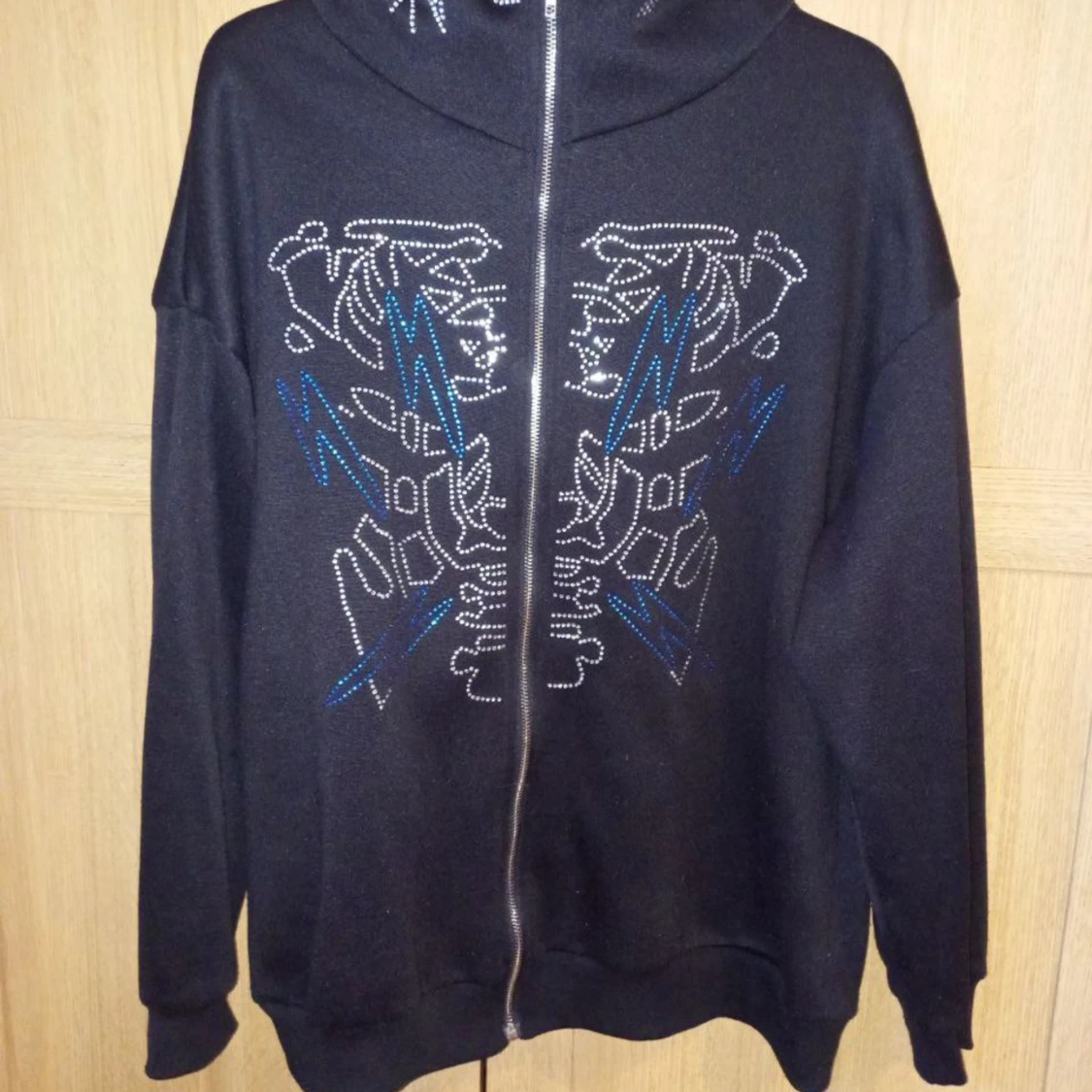 En svart tröja - 90