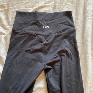 Träningsthigts  - Supersköna tränings tights från icaniwill, seamless. Fint skick, knappt använda däremot lite skrynkliga från att ha legat nerpackade, men det stretchas ut när de tas på💞
