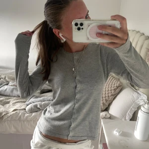 Grå kofta  - Så söt från saint tropez! Tryck gärna på köp nu🎀🎀e