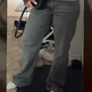 Weekday jeans  - Säljer dessa snygga som endast använda en gång. 
