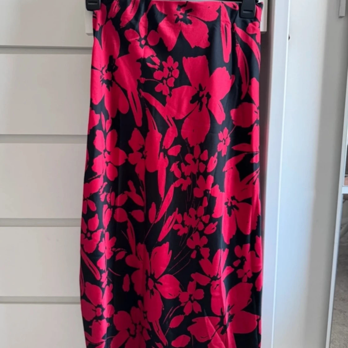 Röd/svart kjol - ASOS - Storlek M - 91