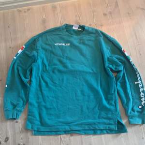 Limited Edition plagg från Champions  x Atmoslab sweatshirt. Väldigt bra skick!  Pris kan diskuteras! 