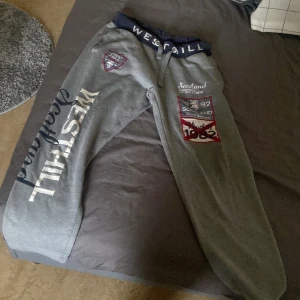 Westhill Scotland byxor - Perfekt skick säljer för använder ej längre👍🏽 Priset är diskuterbart Köpt för 500 säljer för 250