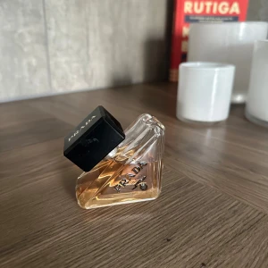 Prada parfym - Säljer då jag har för många parfymer hemma..🫶🏼 