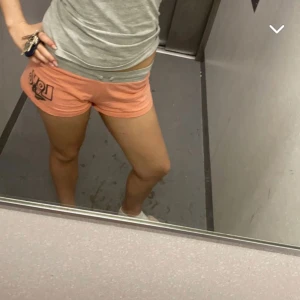 Låg midja shorts  - Bra skick kommer inte till användning mer 