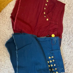Harley Quinn shorts - Sparsamt använda! storlek 29 OBS tryck inte på köp-knappen utan skriv att du vill köpa först i och med att de ligger ute på flera sidor <3