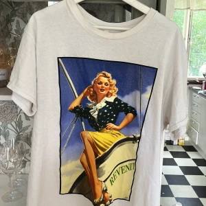 Revenite tröja  - Säljer en revenite tröja som inte är använd så mycket och inte används längre pris kan diskuteras möts upp i Stockholm eller fraktar