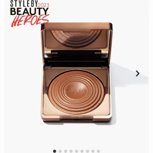 Bronzer från Caia  - Säljer denna helt ny och oöppnad då jag råkade beställa 2 🤍