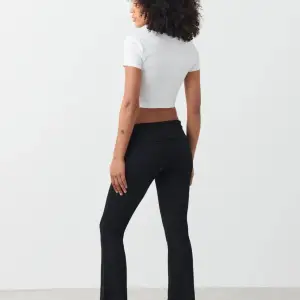 Säljer dessa yoga pants från Gina tricot, kom privat för bilder eller mer information💗