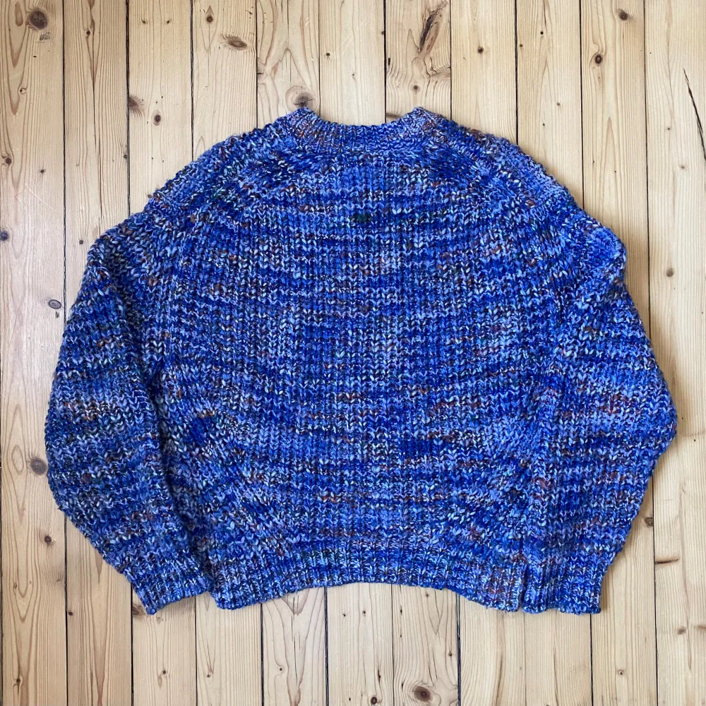 Iconic grail knit from Acne Studios in the blue colorway. Gently used without flaws. Rare to find this knit in this size! Tagged size M, fits M/L (boxy & wide).. Stickat.