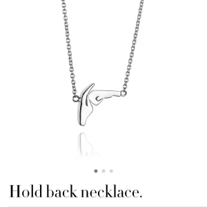 Eva attling halsband - Helt nytt halsband från Eva attling, fick det i konfirmationspresent o de va inte min stil så aldrig använt! Nypris är 1700kr. Kvitto finns!