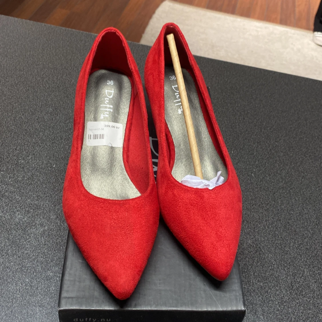 Röda klackar nya - 90