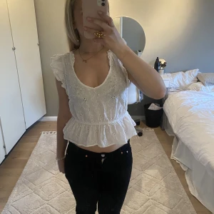 Topp - En super fin topp från Stradivarius.🥰 passar perfekt till många tillfällen. 