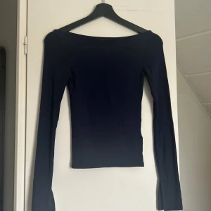 Tröja - Säljer denna tröja från Gina Tricot. Använd fåtal gånger. Kom privat för frågor och intresse.💞