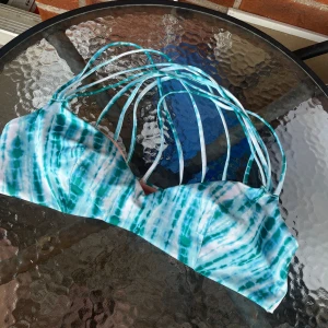 Bikiniöverdel bh från H&M. Strl 38-44 - Nyskick!  Står Strl 44 och är stretchig så passar upp till 44 iallafall :)