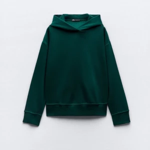 Hoodie  - En super fin och skön hoodie från zara, använder den inte längre och bara använd ett fåtal gånger❤️Tryck gärna på köp nu!