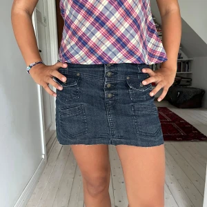Jeanskjol - Super snygg jeanskjol med coola detaljer🧿🪻