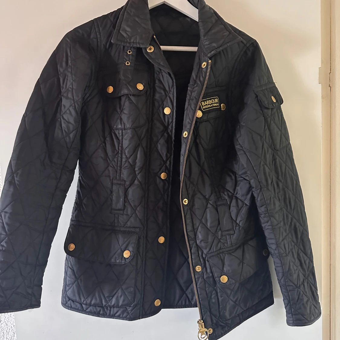 Svart quiltad jacka från Barbour