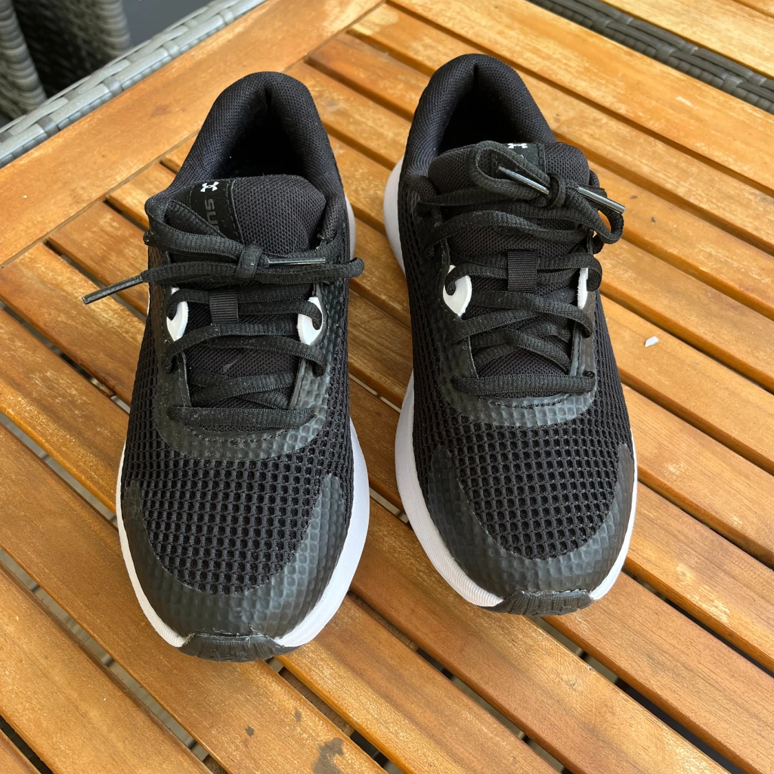 Nästan oanvända Under Armour löpskor  - 90