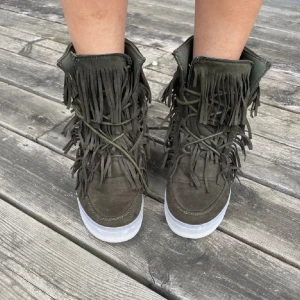 Fransskor - Jättefina kilklackar skriv för köp💕