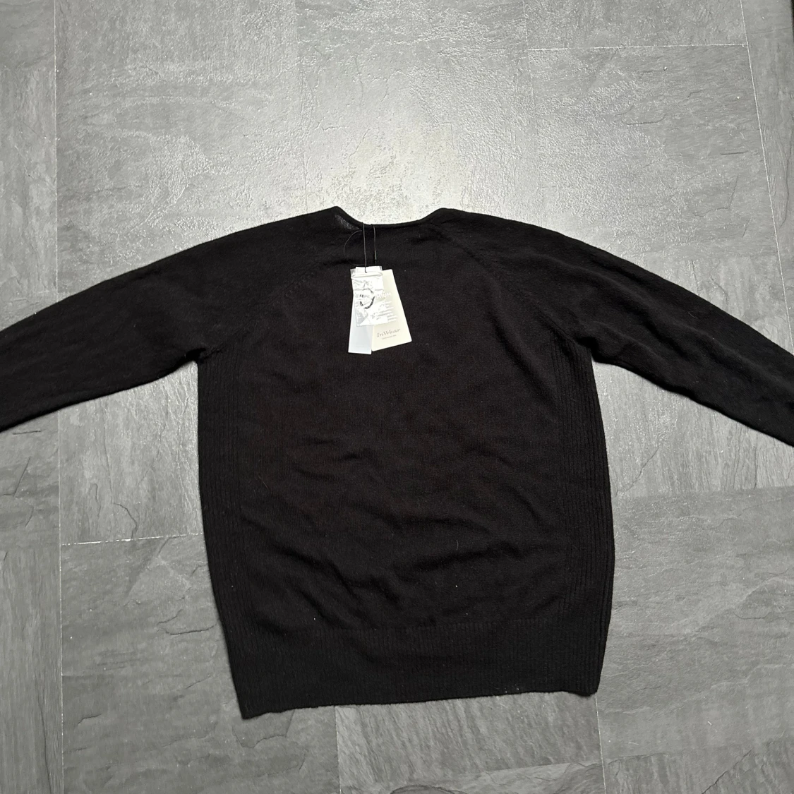 Svart kashmirtröja  - 92