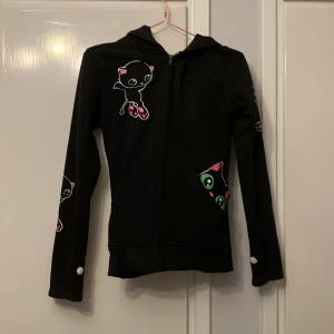 Katt-Hoodie - Jätte söt hoodie från bluefox i storlek small. Möts gärna upp i stockholm, priset går att diskutera☺️