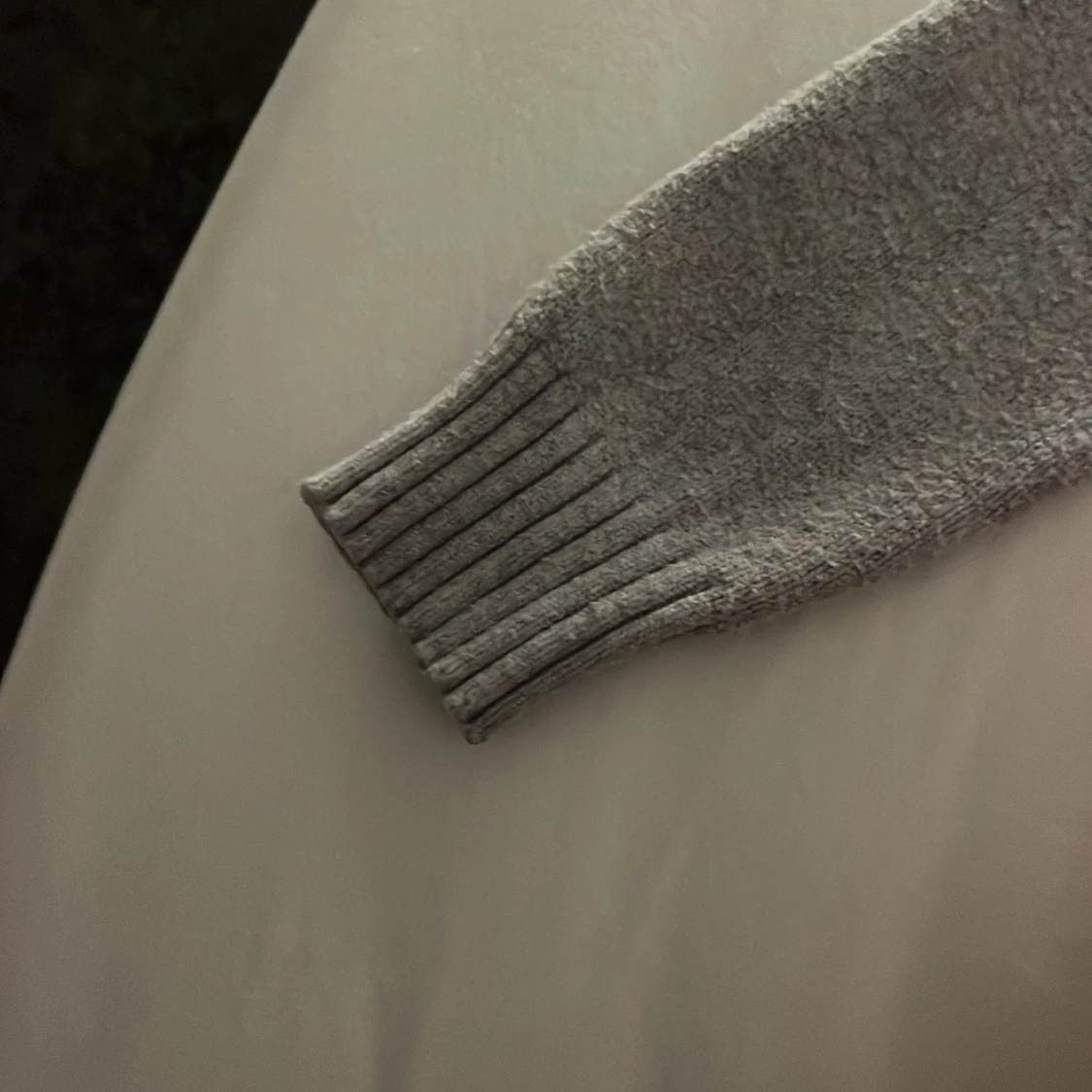 Grå stickad tröja - 91