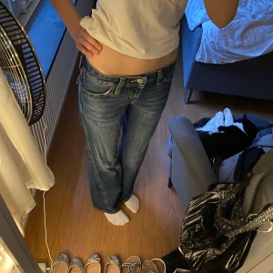 Jeans - Ett par snygga jeans, ursprungspriset är 1200, dom är använda några få gånger och är i bra skick! Och är bootcats💗