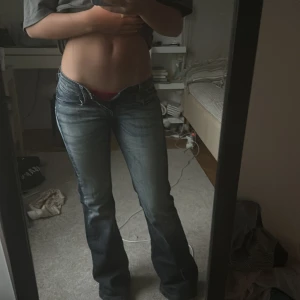 bootcut jeans - skit snygga försmå därav säljer jag de!🥰❤️