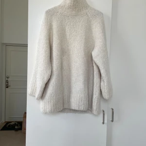 Stickad tröja Selected femme - Mycket bra skick Som ny och använd få gånger Dyrt märke därav priset