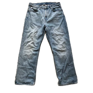 Weekday jeans - Weekday jeans i modellen voyage fint skick, inte använda många gånger skriv vid frågor