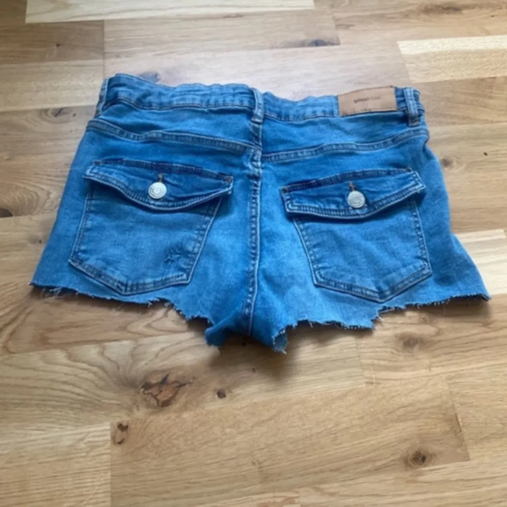 Jättefina avklippta jeansshorts från gina. Strl 158/164❣️. Shorts.