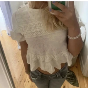 Blus från zara - Säljer denna jättefina blusen från Zarah barnavdelning! Storlek 164 men passar mig som vanligtvis har xs/s. Lånad bild 