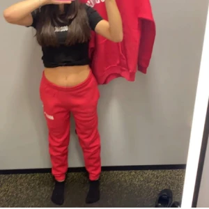 Hoodrich byxor - Dessa byxor är i väldigt fint skick och säljer dem i och med att dem inte passar. Bilderna är lånade
