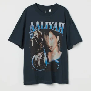 Aaliyah t shirt  - Blå Aaliyah t shorts från h&m divided inte så mkt använd, säljer pgr av att jag inte använder den så mycket 