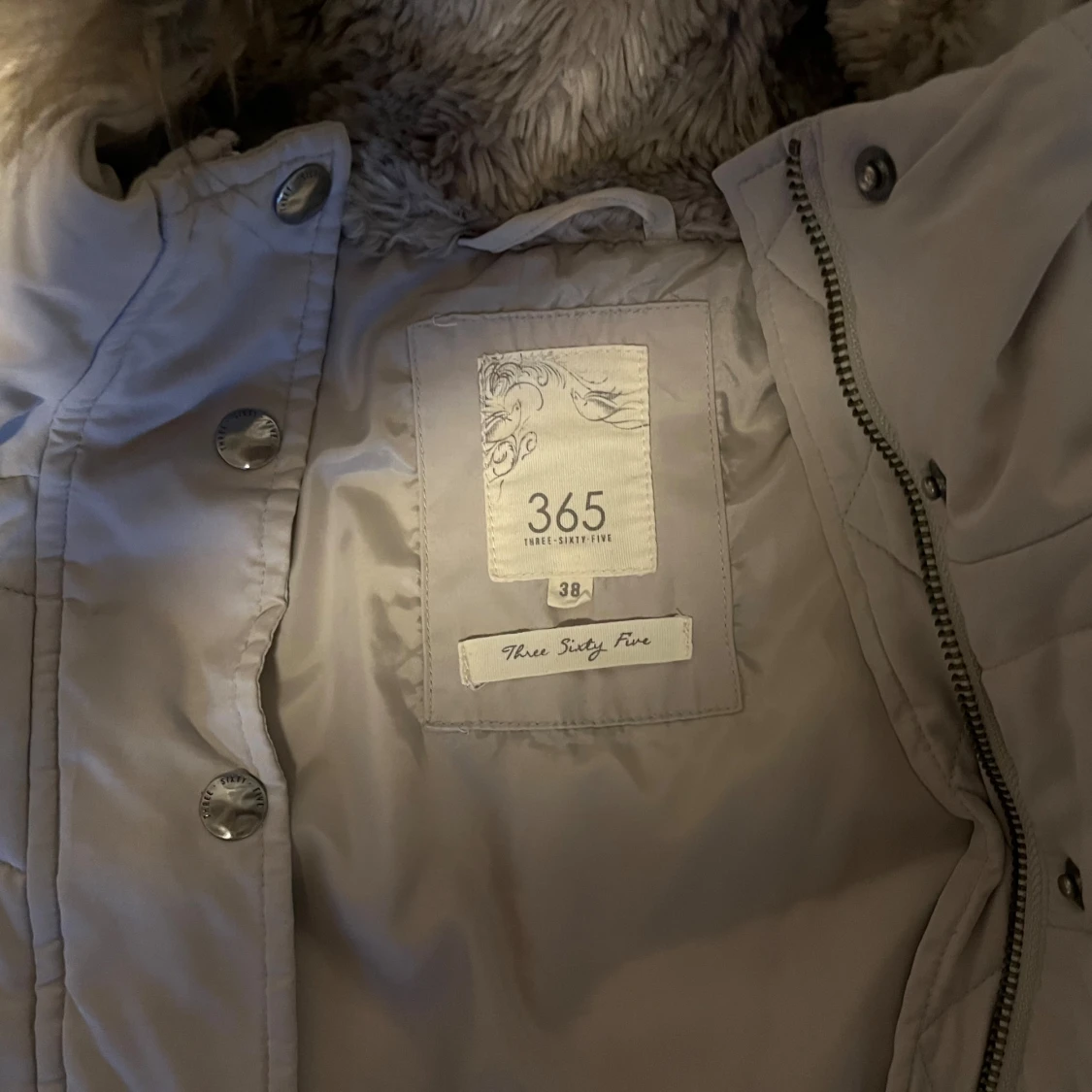 Beige vinterjacka - 90