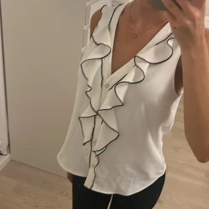 Zara blus  - Jättefin blus från zara, bara använt ett fåtal gånger 💕♥️❣️