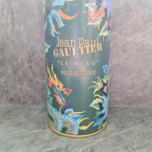 Jean paul gaultier - Tja säljer nu min jean paul gaultier paradise garden 125 ml. Det är en väldigt fin doft av kokos och lite andra dofter. Har tagit ungefär 25-30 sprut. Hör av er vid några frågor
