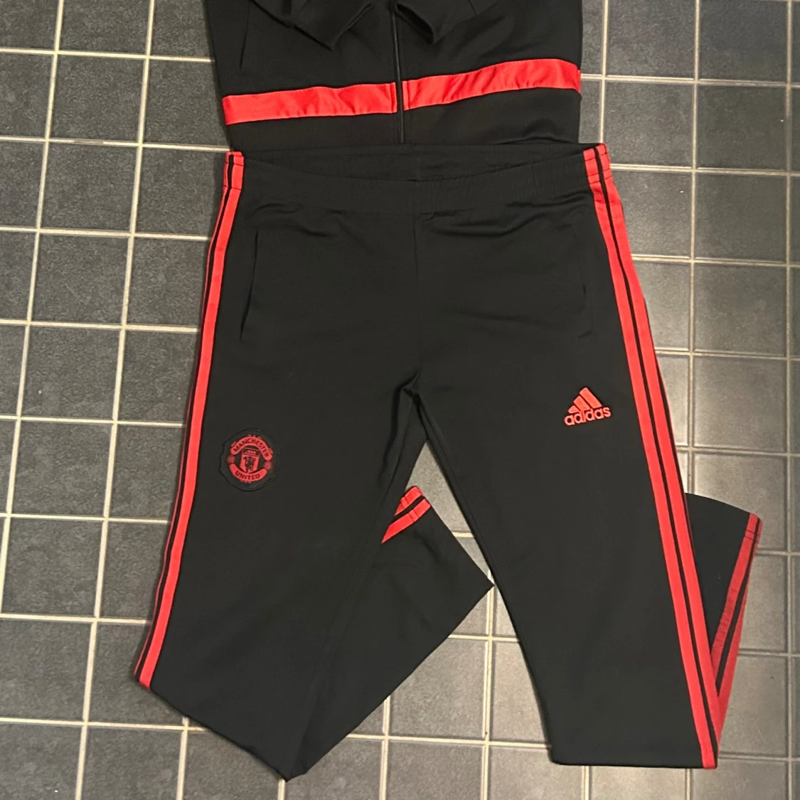 Man utd set  - 90
