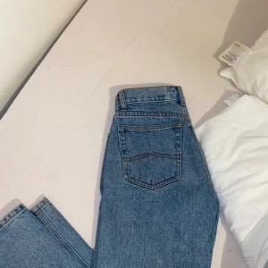 Jeans - Bra skick. Passar mig i längden som är 172cm.